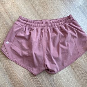 Lululemon Size 6 Hotty Hot 2.5 Shorts